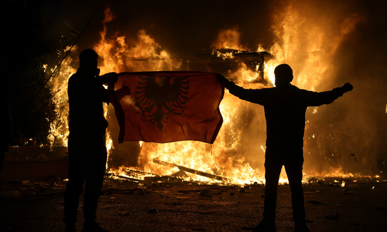 NEMIRI NE JENJAVAJU U ZEMLJI DO SRBIJE: Protesti se rasplamsali, više desetina povređenih (FOTO)