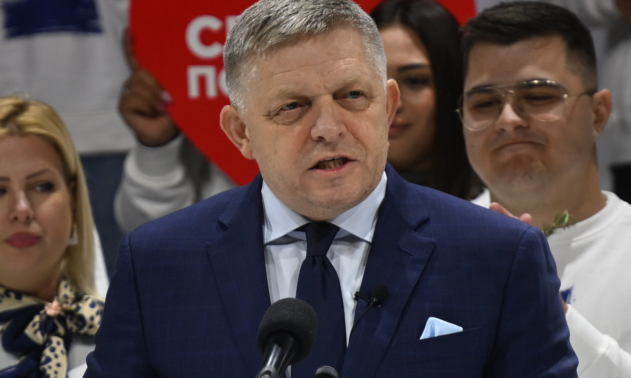 FICO POSLAO SNAŽNU PORUKU SA SKUPA U NOVOM SADU: Vučić ne da da Srbijom upravlja neko iz sveta, suverenost nema cenu!