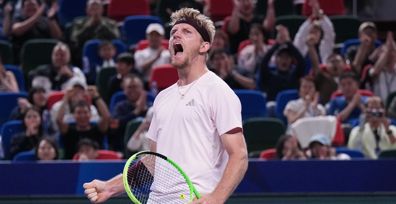 ZVEREV PAO POSLE DRAME! Davidovič Fokina preokretom srušio drugog tenisera sveta i izborio finale mastersa u Šangaju