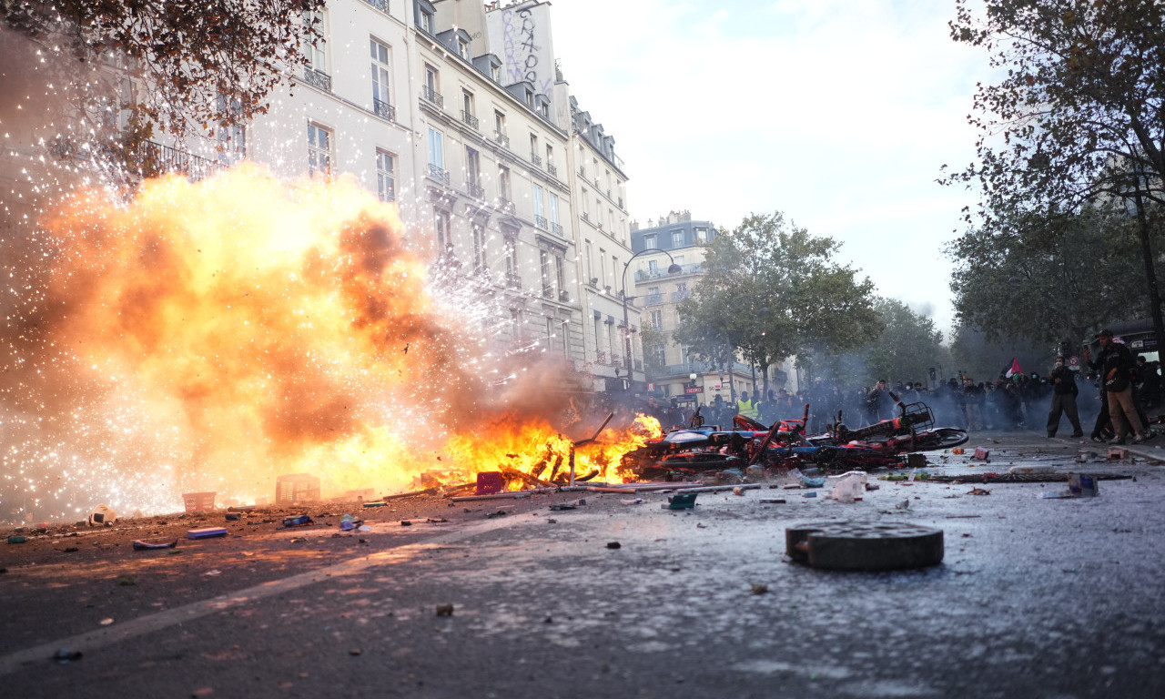 IZGOREO SIMBOL FRANCUSKE: Nezapamćeno nasilje širom zemlje, mladiću otkinuta šaka, u podmetnutom požaru teško oštećena gradska kuća u Limožu! (VIDEO)
