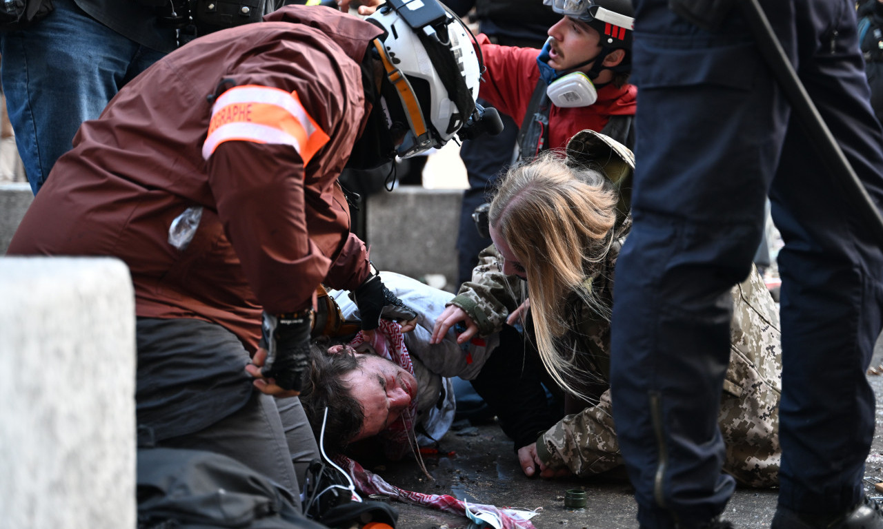 POGLEDAJTE NAJJEZIVIJE PRIZORE IZ PARIZA: Grad osvanuo u ruševinama, sve spaljeno, uništeno i opljačkano! (FOTO)