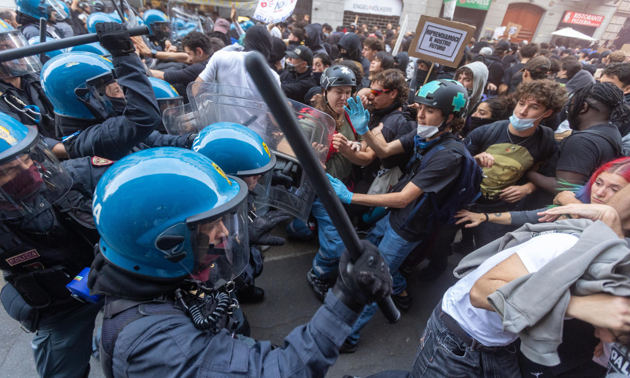 GORI MILANO! ŽESTOKE DEMONSTRACIJE NA ULICAMA Policija vodenim topovima udarila na maloletnike! Stotine uhapšenih (FOTO)