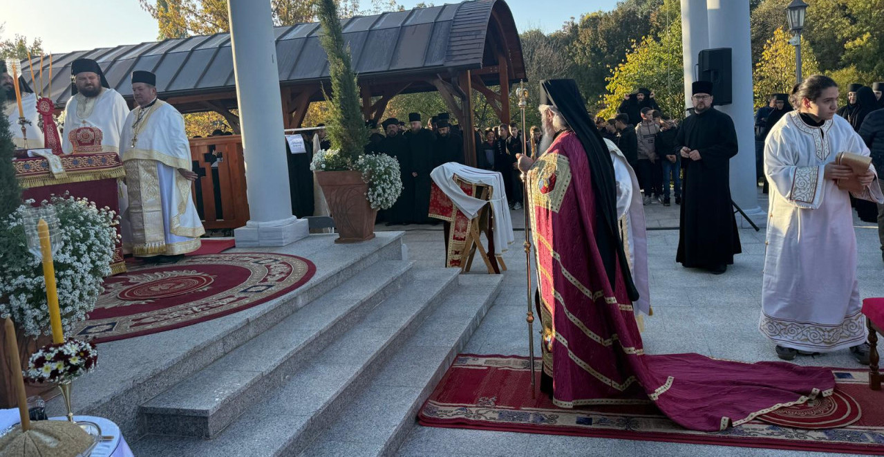 KRAGUJEVAC SE SEĆA NAJVEĆEG ZLOČINA NAD SRPSKOM DECOM Episkop Jovan održao liturgiju u Crkvi Svetih novomučenika (FOTO)