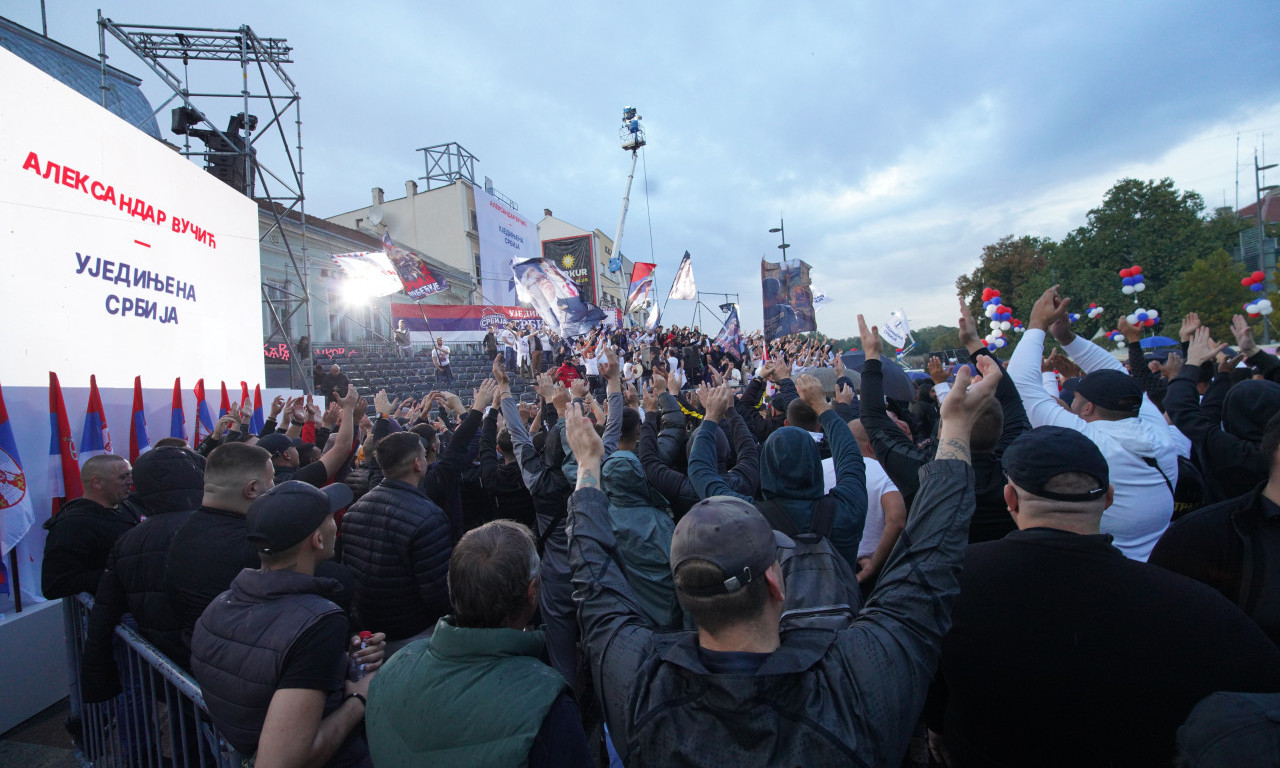 KRCAT TRG KRALJA MILANA: Veliki broj građana na skupu liste "Ujedinjena Srbija - Aleksandar Vučić" u Nišu (VIDEO)