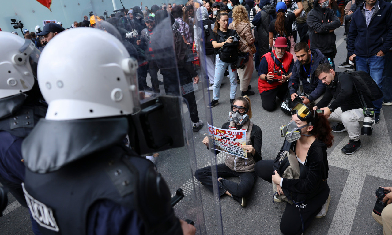 HAOS ISPRED RAMINOG KABINETA! Policija prskala demonstrante vodom, protesti u Tirani traju već 10 dana