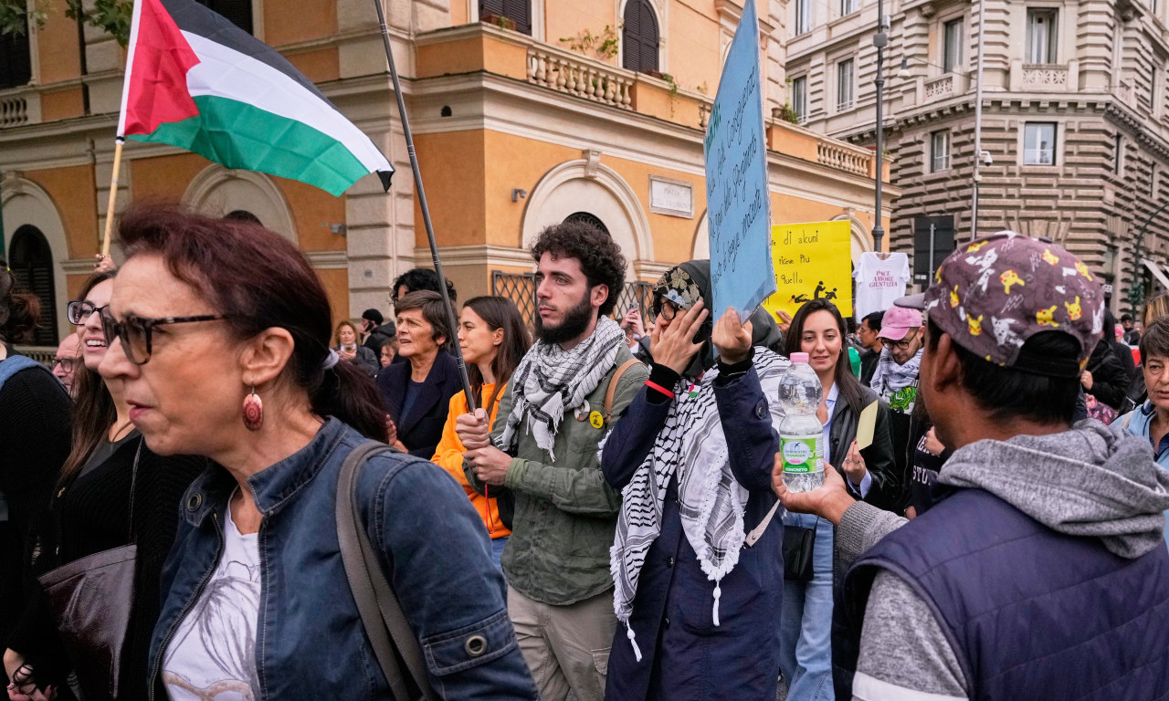 NE ŽELE U RAT I HOĆE DA UNIŠTE KAPITALIZAM! U Rimu stotine ljudi na ulicama uz palestinske, kubanske i libanske zastave
