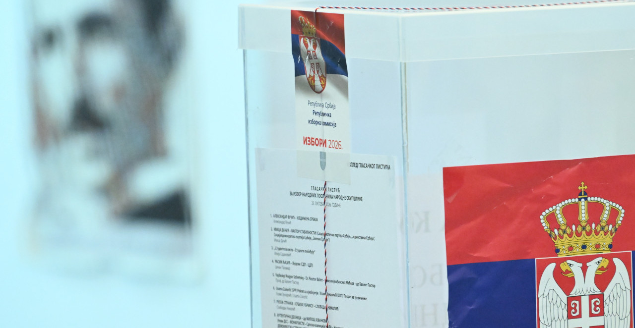 OTVORENA BIRAČKA MESTA U Srbiji počeli vanredni parlamentarni izbori