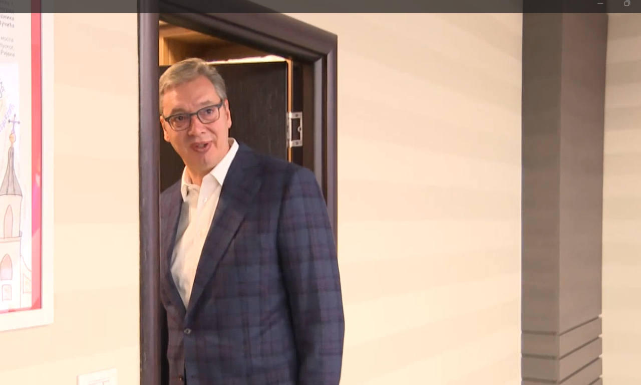 SVE OČI UPRTE U IZBORNI ŠTAB SNS-A! Vučić među prvima stigao, evo kada se očekuje njegovo obraćanje (VIDEO)