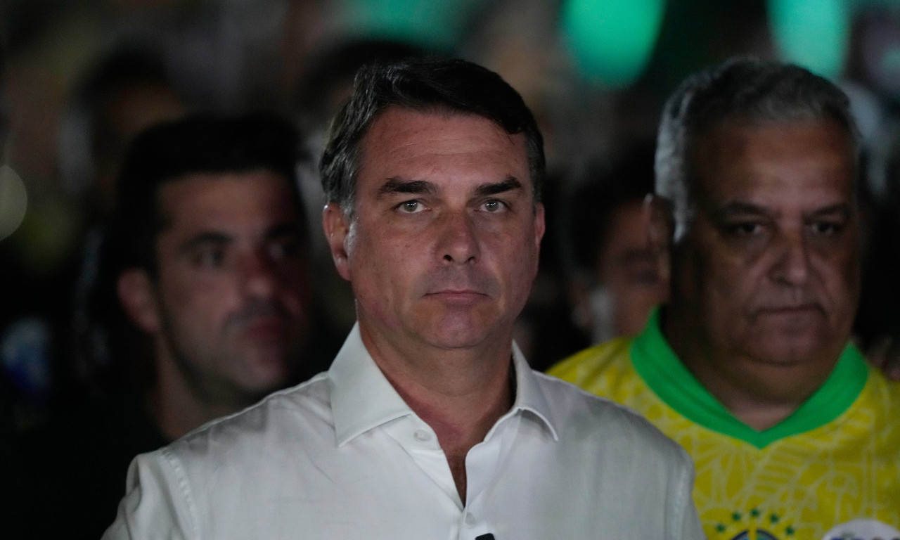 POTRAGA ZA SINOM BIVŠEG PREDSEDNIKA! Policija proverava da li je Flavio Bolsonaro pobegao iz Brazila