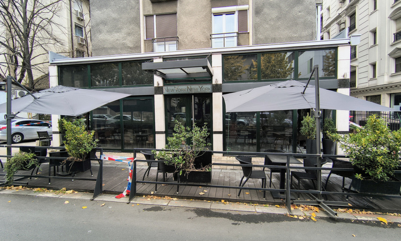POGLEDAJTE KAKO IZGLEDA POZNATI RESTORAN NA VRAČARU POSLE POŽARA Staklo na sve strane, inventar izgoreo... (FOTO)
