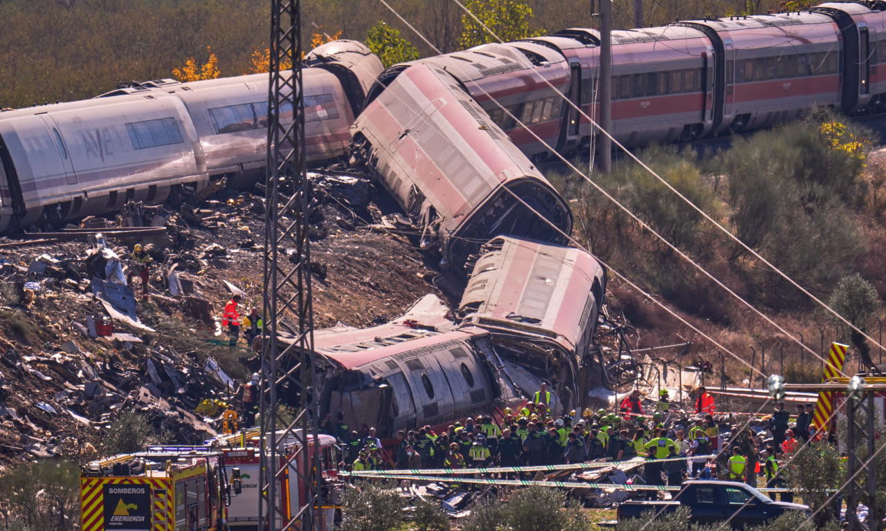 CRNI BILANS MRTVIH U SUDARU VOZOVA Šta je do sada poznato o jezivoj nesreći u Španiji? (FOTO)