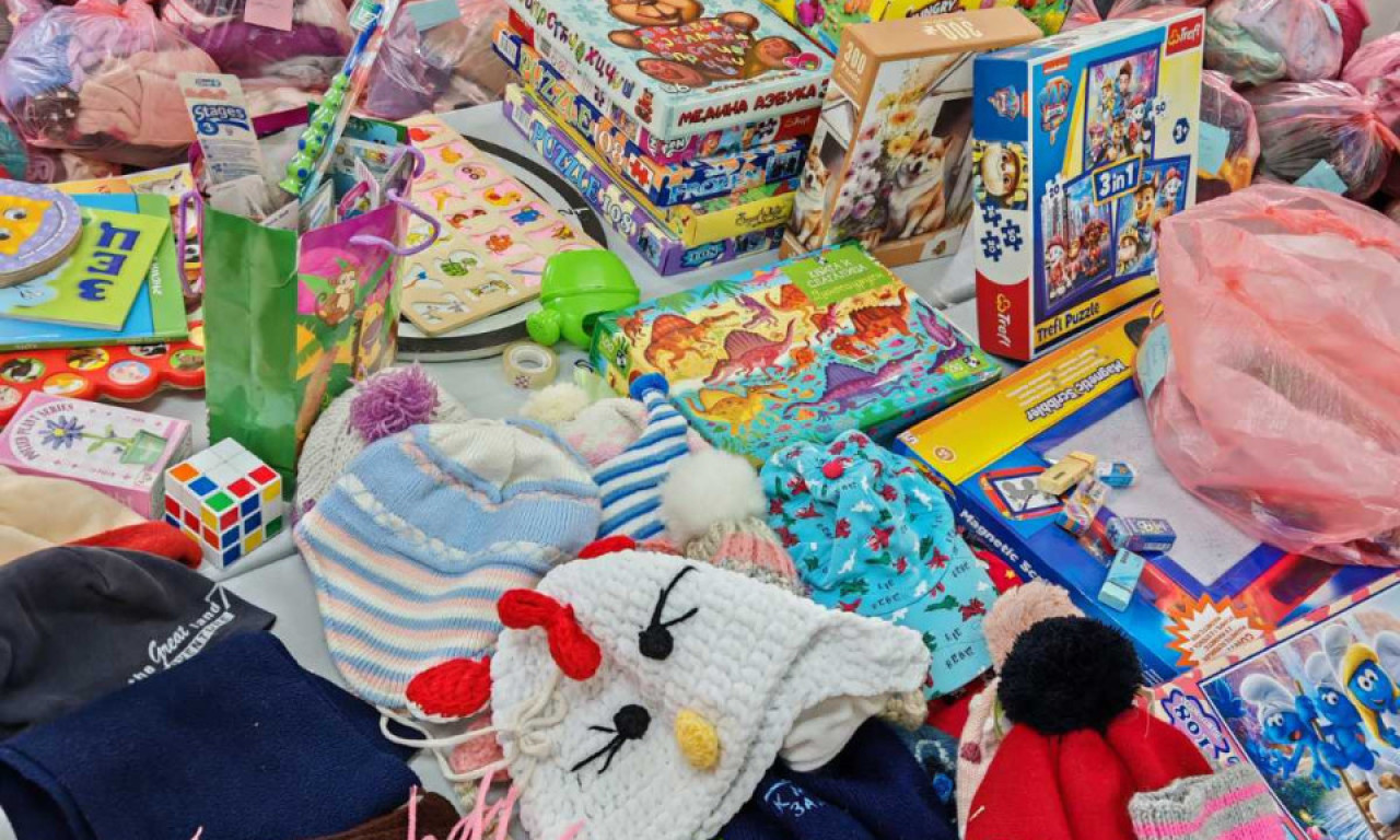 OSUĐENICI IZ ZATVORA U ZAJEČARU POKAZALI VELIKO SRCE! Slatkiši i ručno pravljeni pokloni za 160 mališana (FOTO)