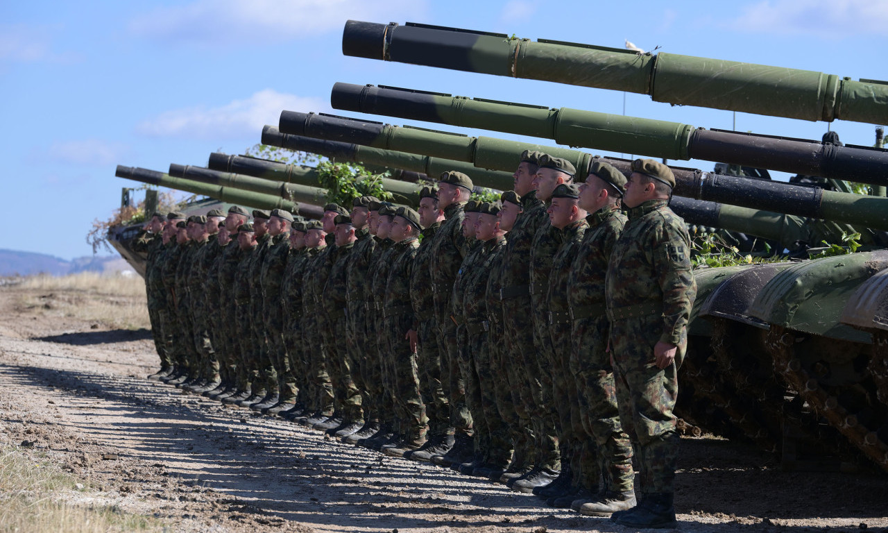UDARNA PESNICA VOJSKE SRBIJE IMA SVOJ DAN! Oklopne jedinice obeležile praznik (FOTO)