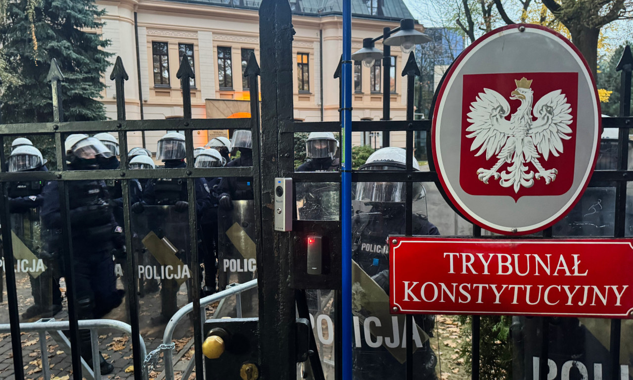 „NASILNO PREUZIMANJE USTAVNOG SUDA“! Predsednik Poljske udario na premijera, sukob oko pravosuđa eskalirao
